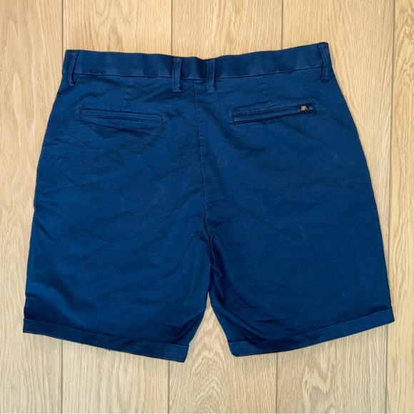 Banana Republic Refined Fit Shorts Size 34 - Picture 2 of 2